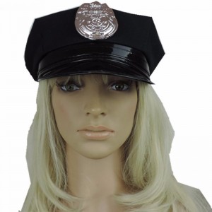Producenter sælger sorte ottekantede hætter, hatte med badges, politihætter, specialfremstillede Halloween-parti-hatte